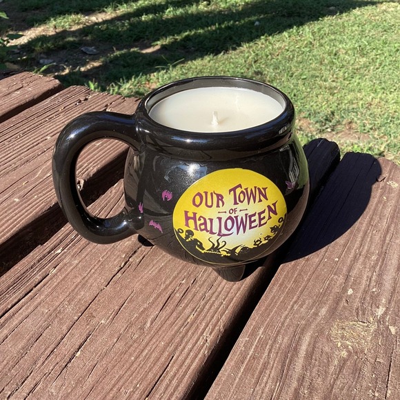 Halloween Cauldron Mug Candle 14 oz – "Sweater Weather" | Pet-Safe | Reusable - Picture 1 of 4